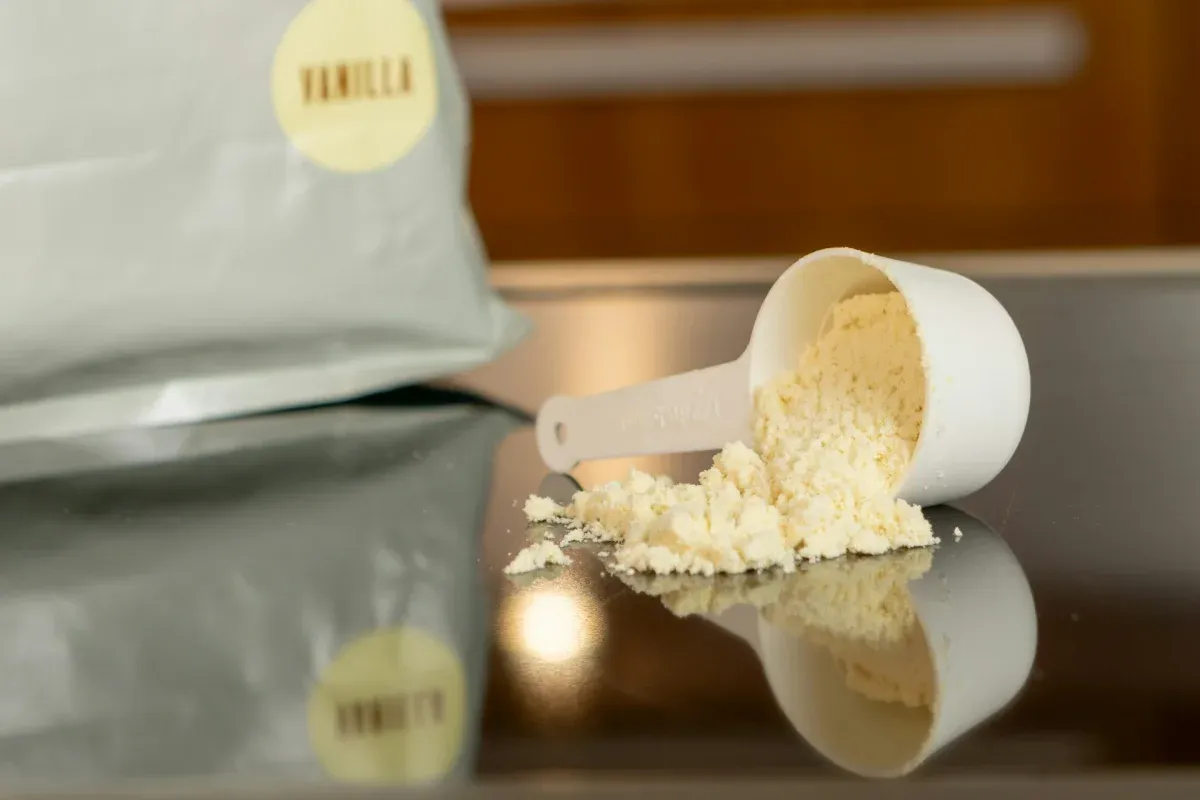 Protein powder for weight loss – sensible or overrated? Here's how protein actually helps you with fat loss.